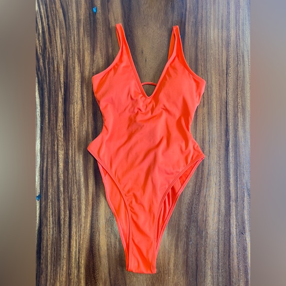 TA3 Plunge High Cut Leg in Fire - Picture 3 of 5